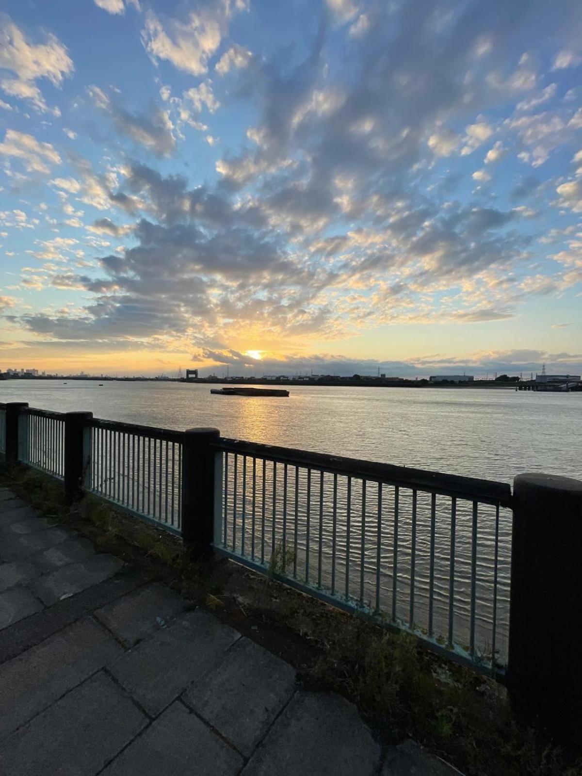 Fantastic Studio, Private Bathroom And Mini Kitchen. Thamesmead (Greater London) Exterior foto